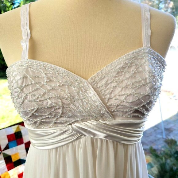 Beautiful Hailey Wedding Dress by Adrianna Papell - Picture 6 of 13